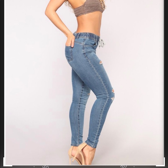 Fashionnova distressed ripped jegging jeans size 2 - Picture 3 of 8